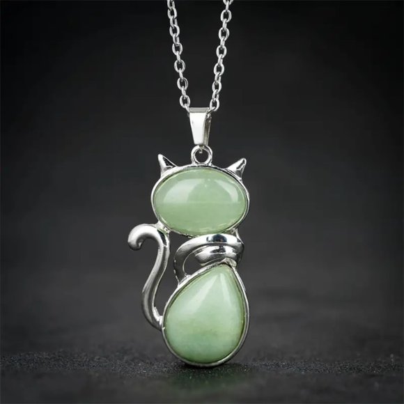 Green Aventurine Natural Stone Cute Cat Pendant Necklace - Picture 2 of 3